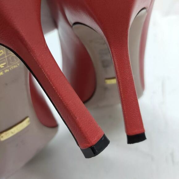 Authentic Gucci Red Leather Horsebit Heels – Size 36 (EU) / 6 (US) - Picture 4 of 7